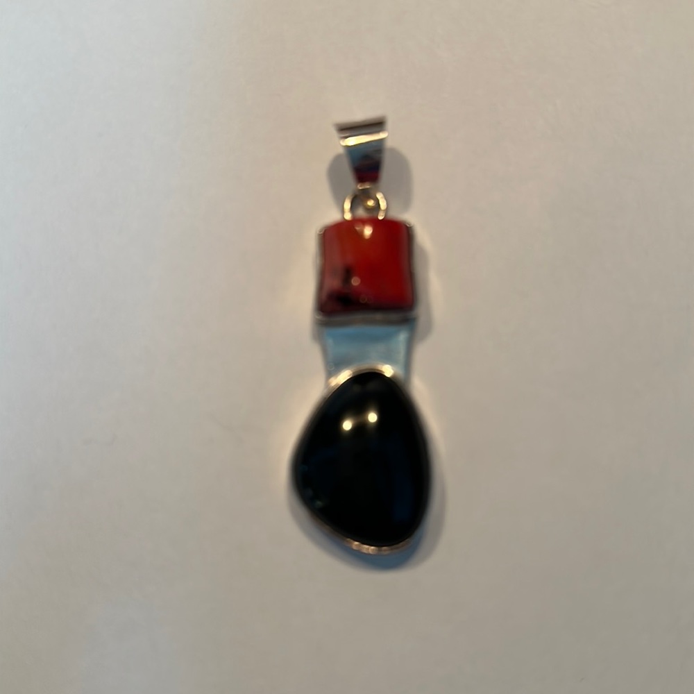 Red coral / Black onyx pendant